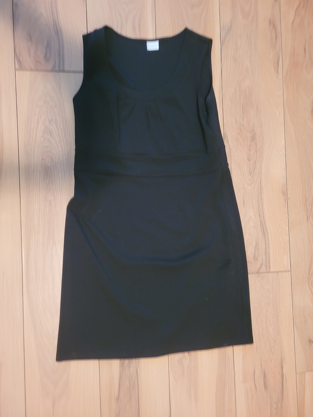 Suzy Shier Classic Sleeveless Black Sheath Dress